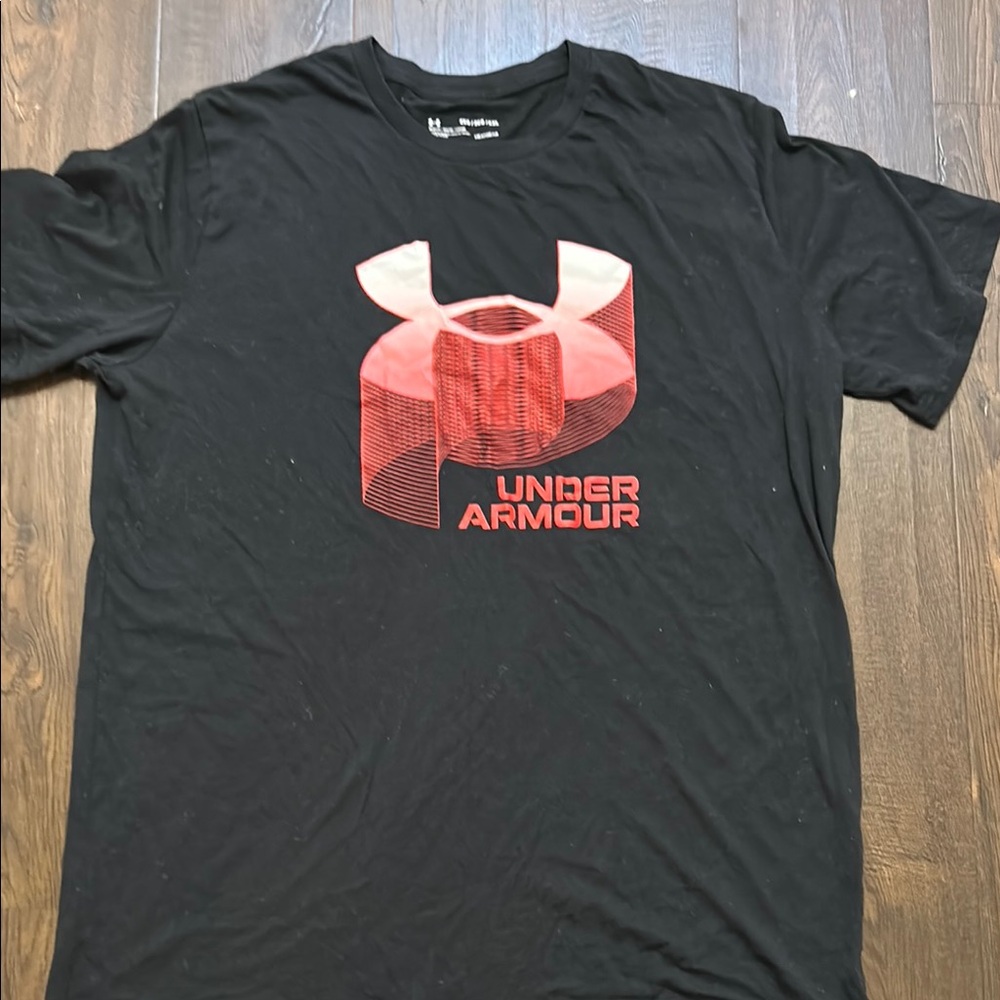 Under Armour Black and Red Short Sleeve Tee with Graphic Design 2XL